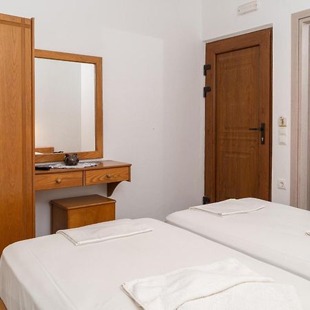 Akrotiri Apartments Makrýgialos 外观 照片