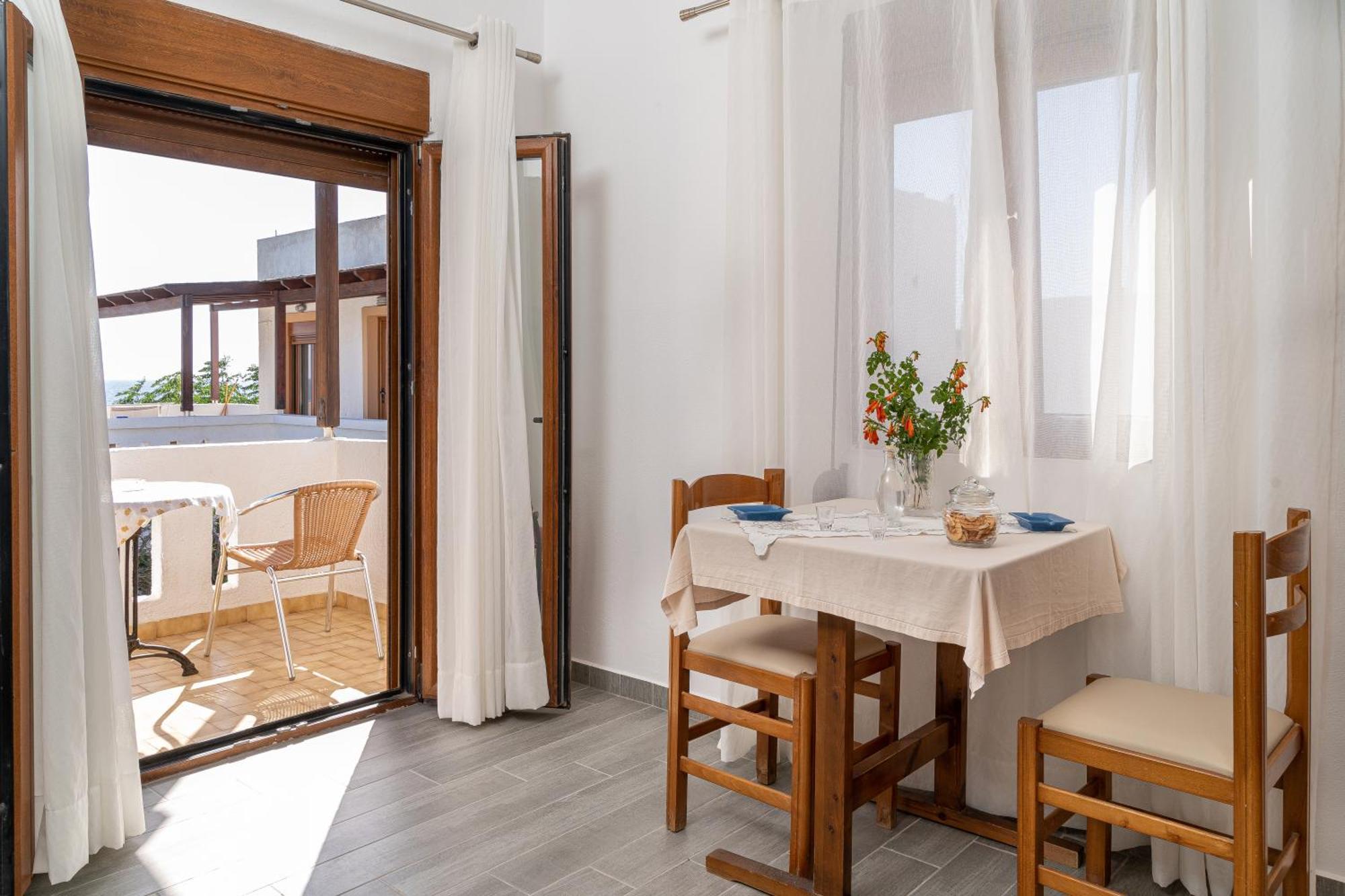 Akrotiri Apartments Makrýgialos 外观 照片