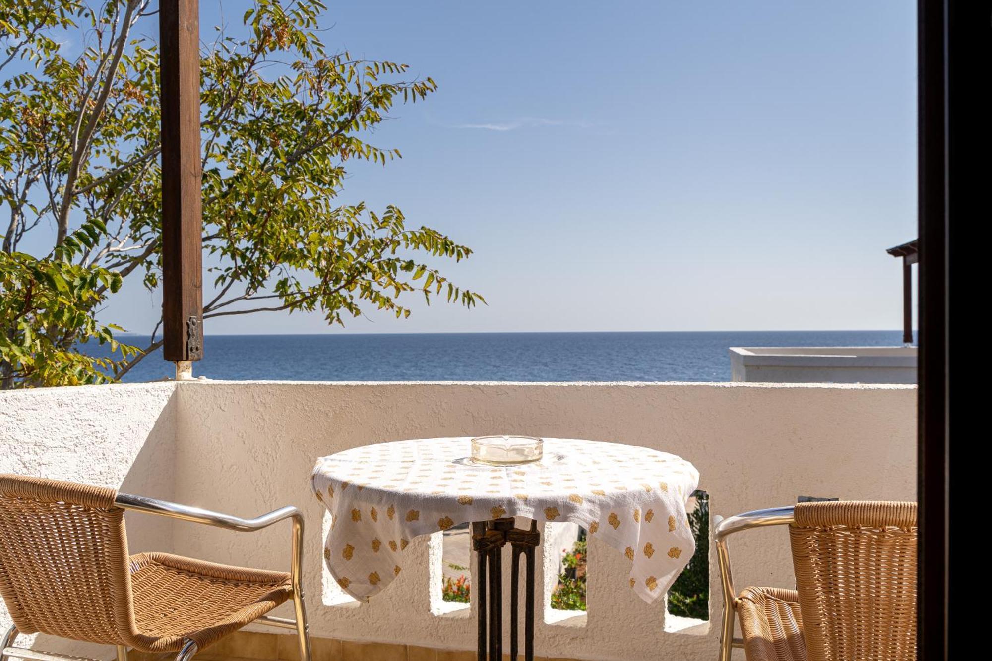 Akrotiri Apartments Makrýgialos 外观 照片