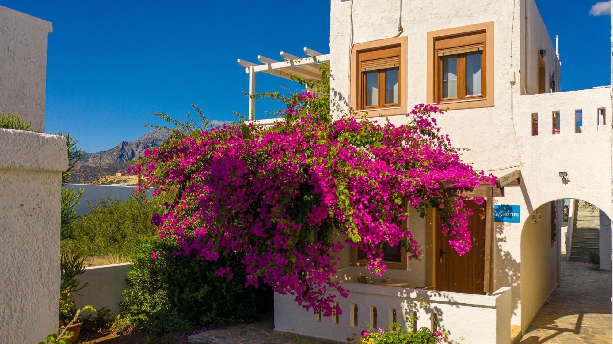 Akrotiri Apartments Makrýgialos 外观 照片