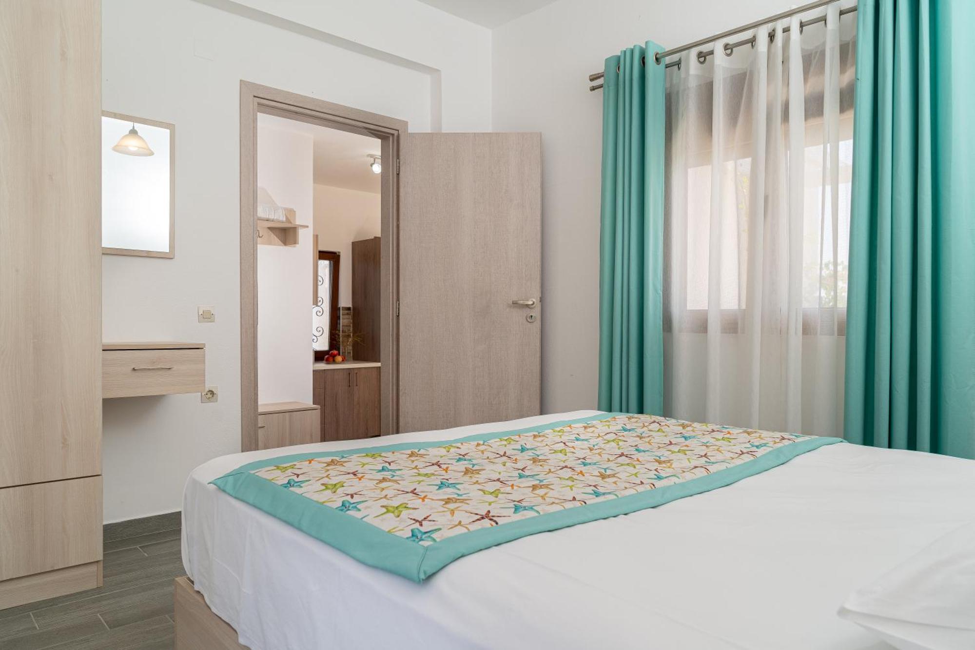 Akrotiri Apartments Makrýgialos 外观 照片