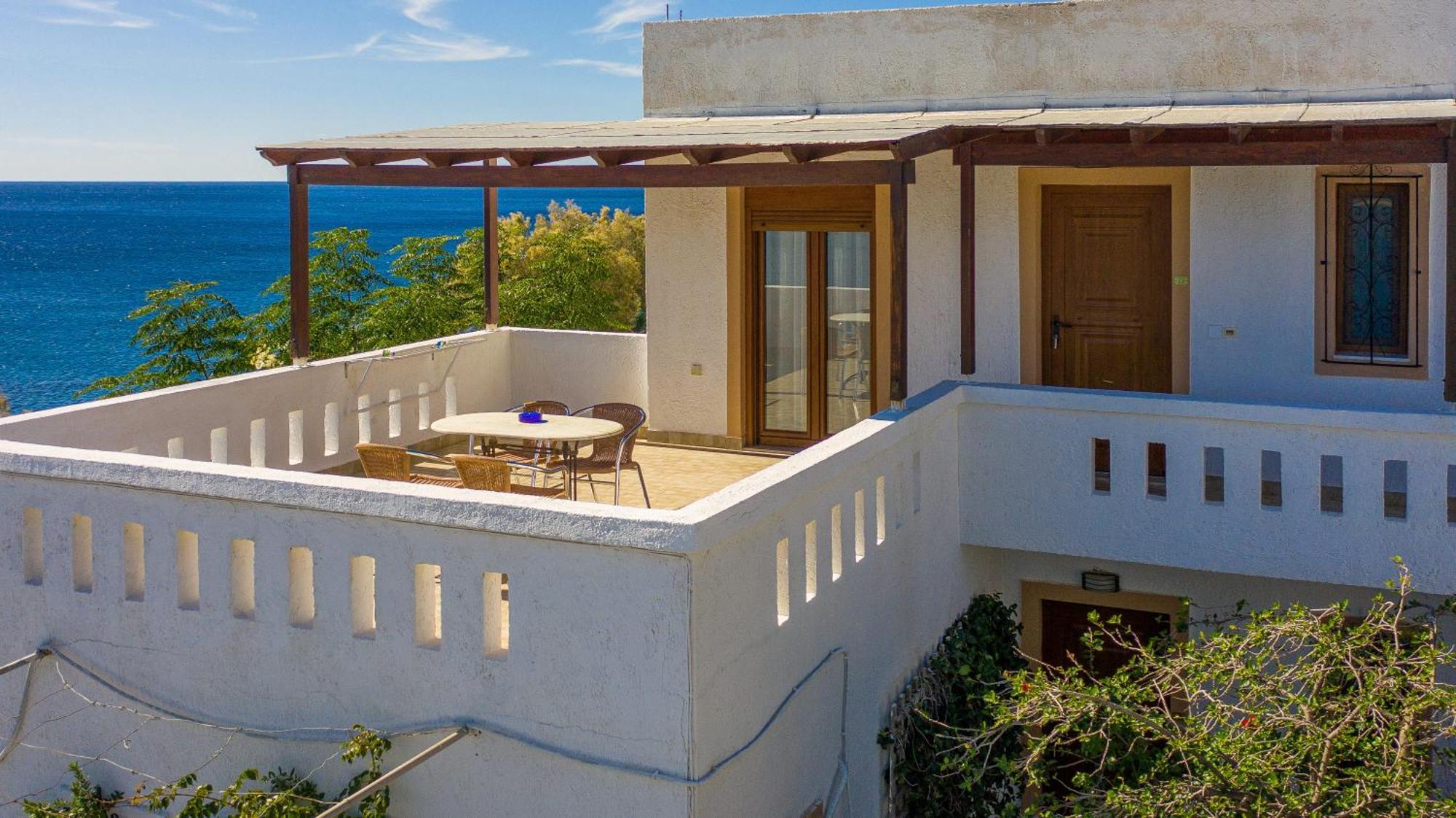 Akrotiri Apartments Makrýgialos 外观 照片