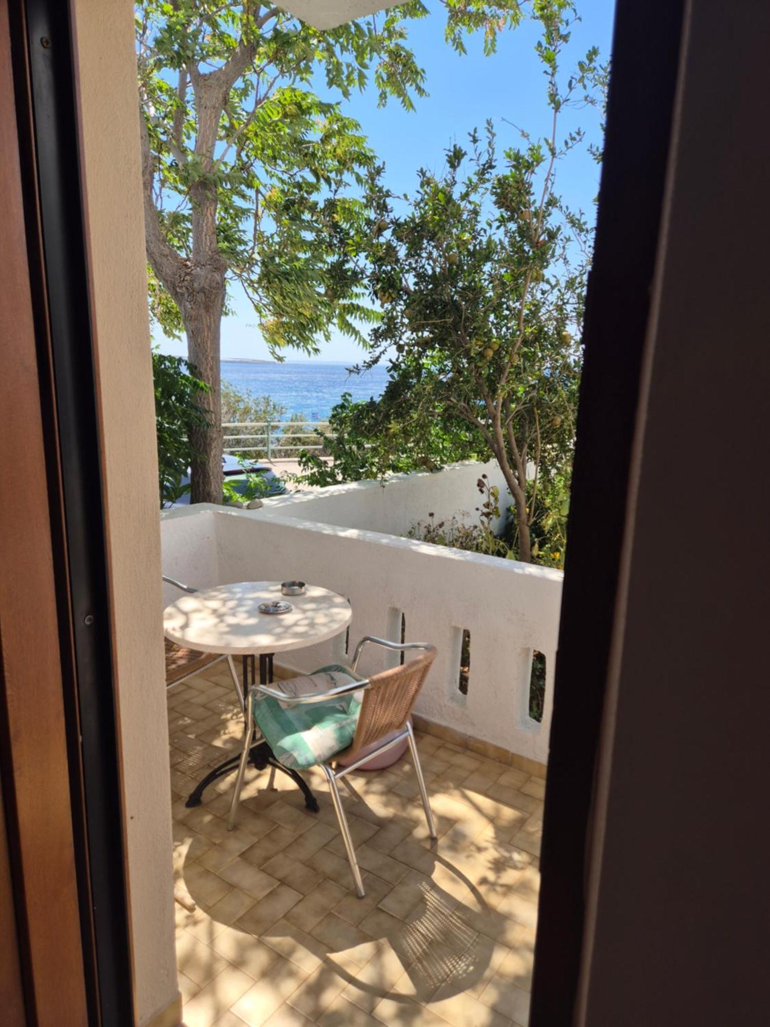 Akrotiri Apartments Makrýgialos 外观 照片