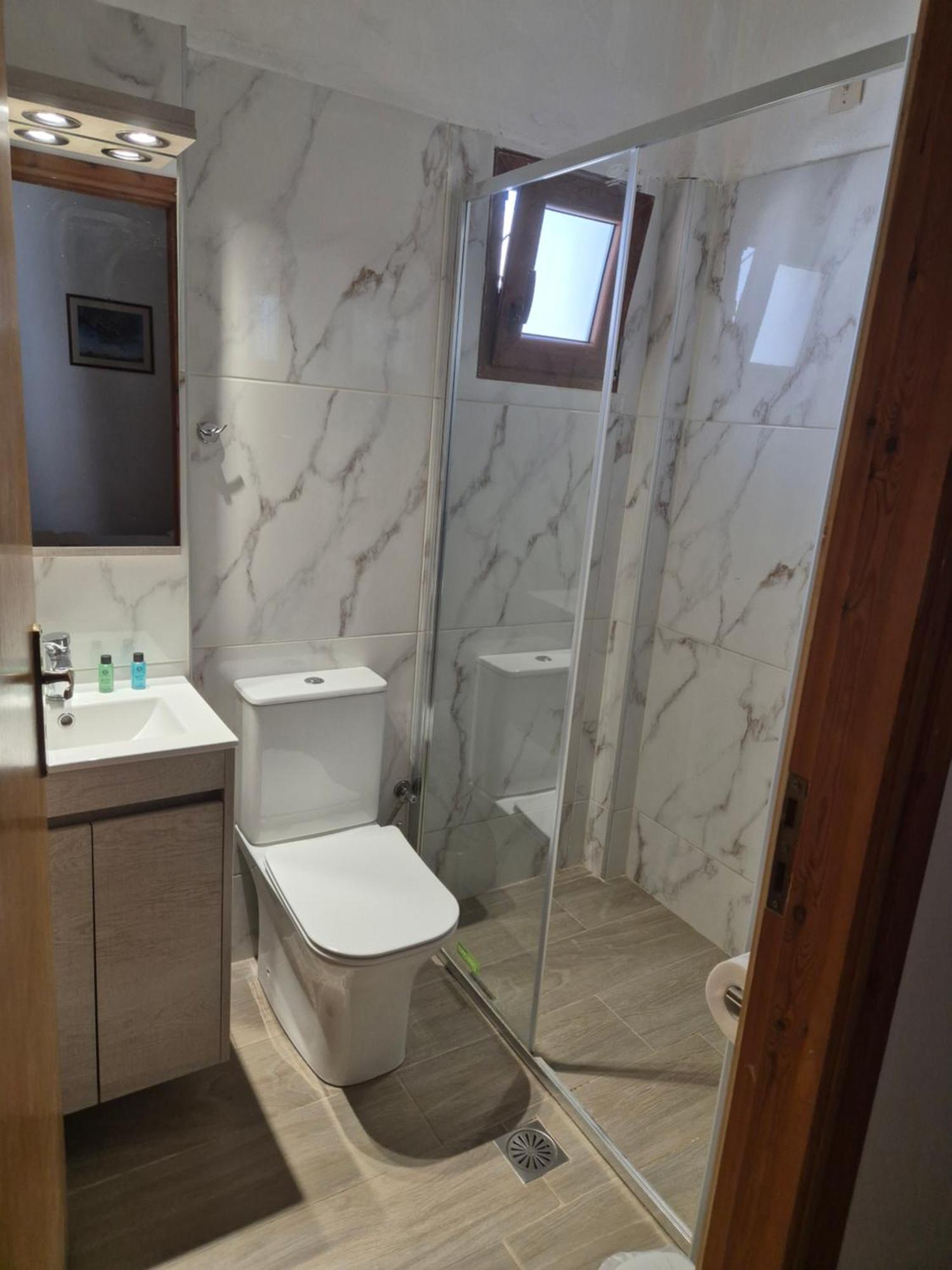 Akrotiri Apartments Makrýgialos 外观 照片