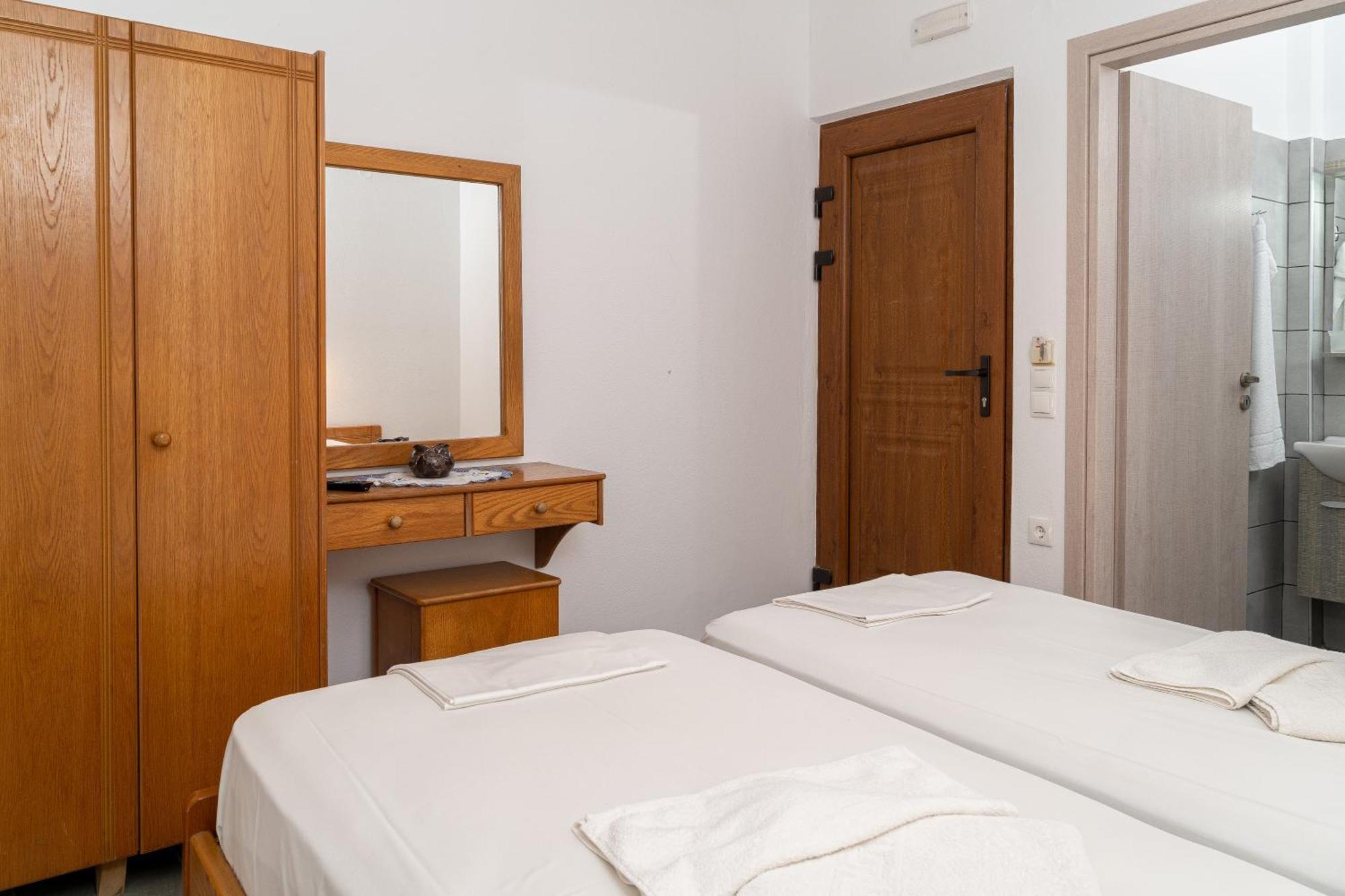 Akrotiri Apartments Makrýgialos 外观 照片