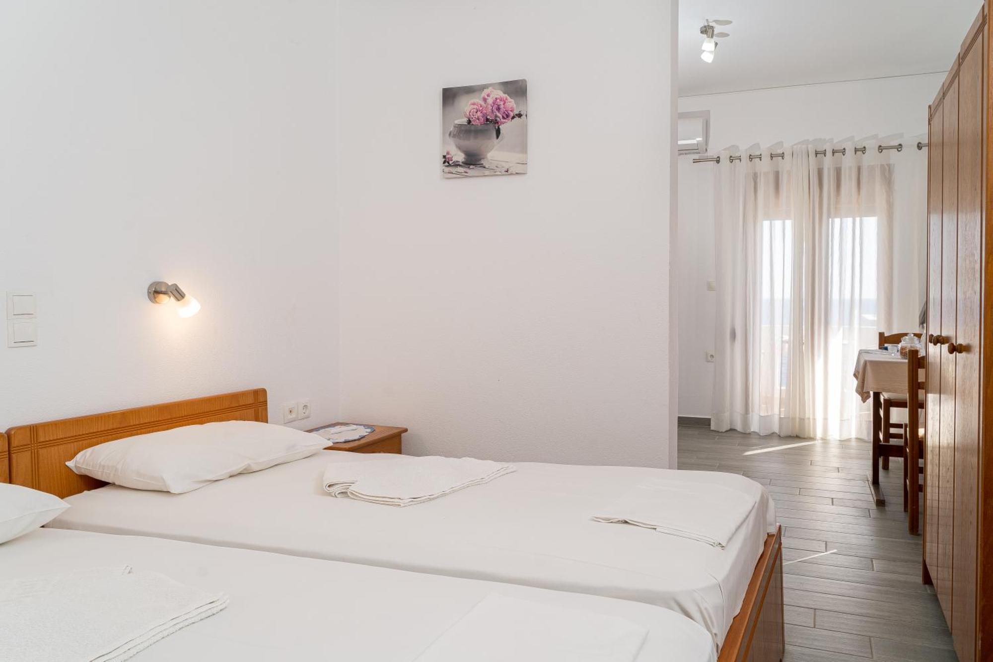 Akrotiri Apartments Makrýgialos 外观 照片