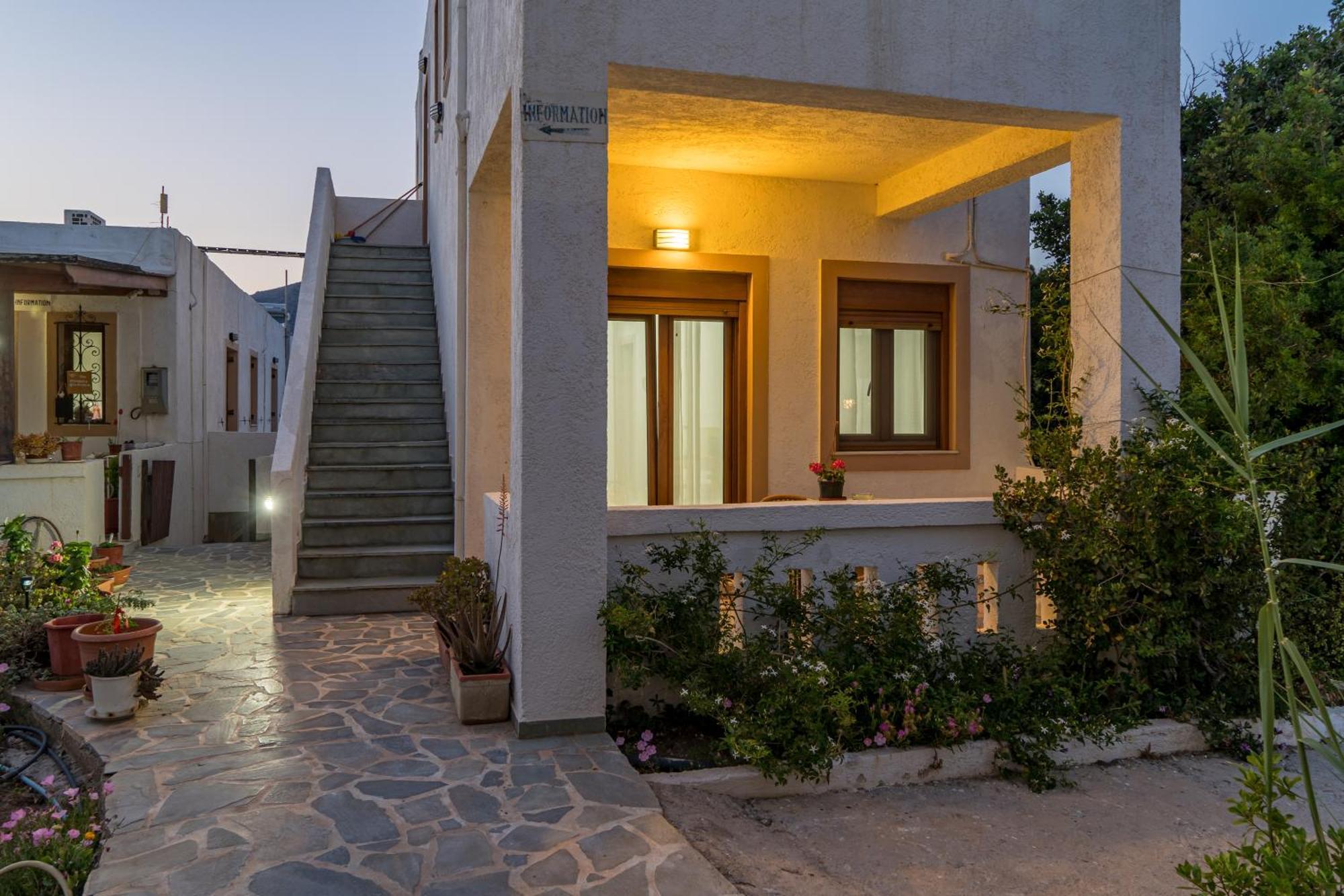 Akrotiri Apartments Makrýgialos 外观 照片