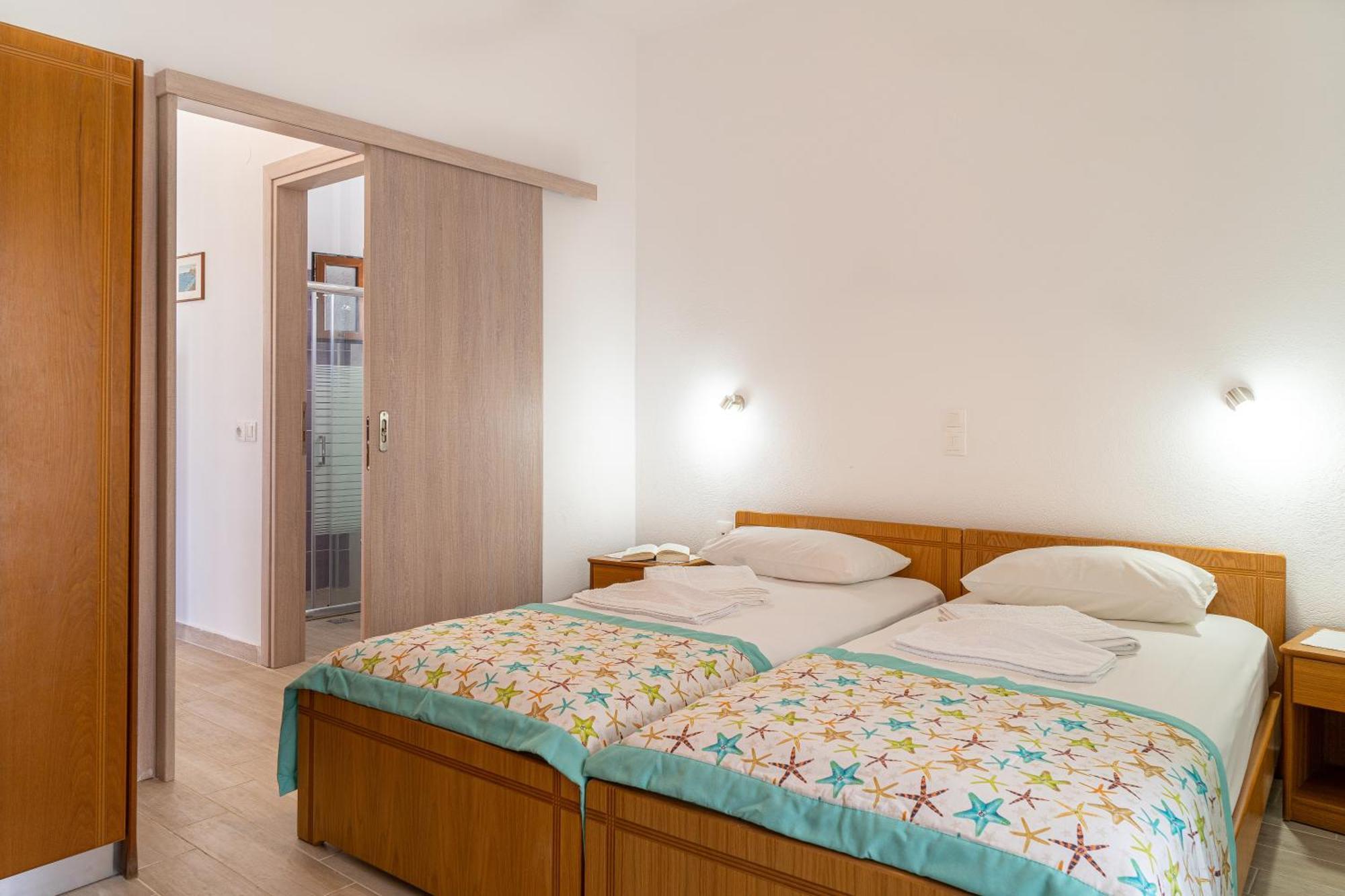 Akrotiri Apartments Makrýgialos 外观 照片