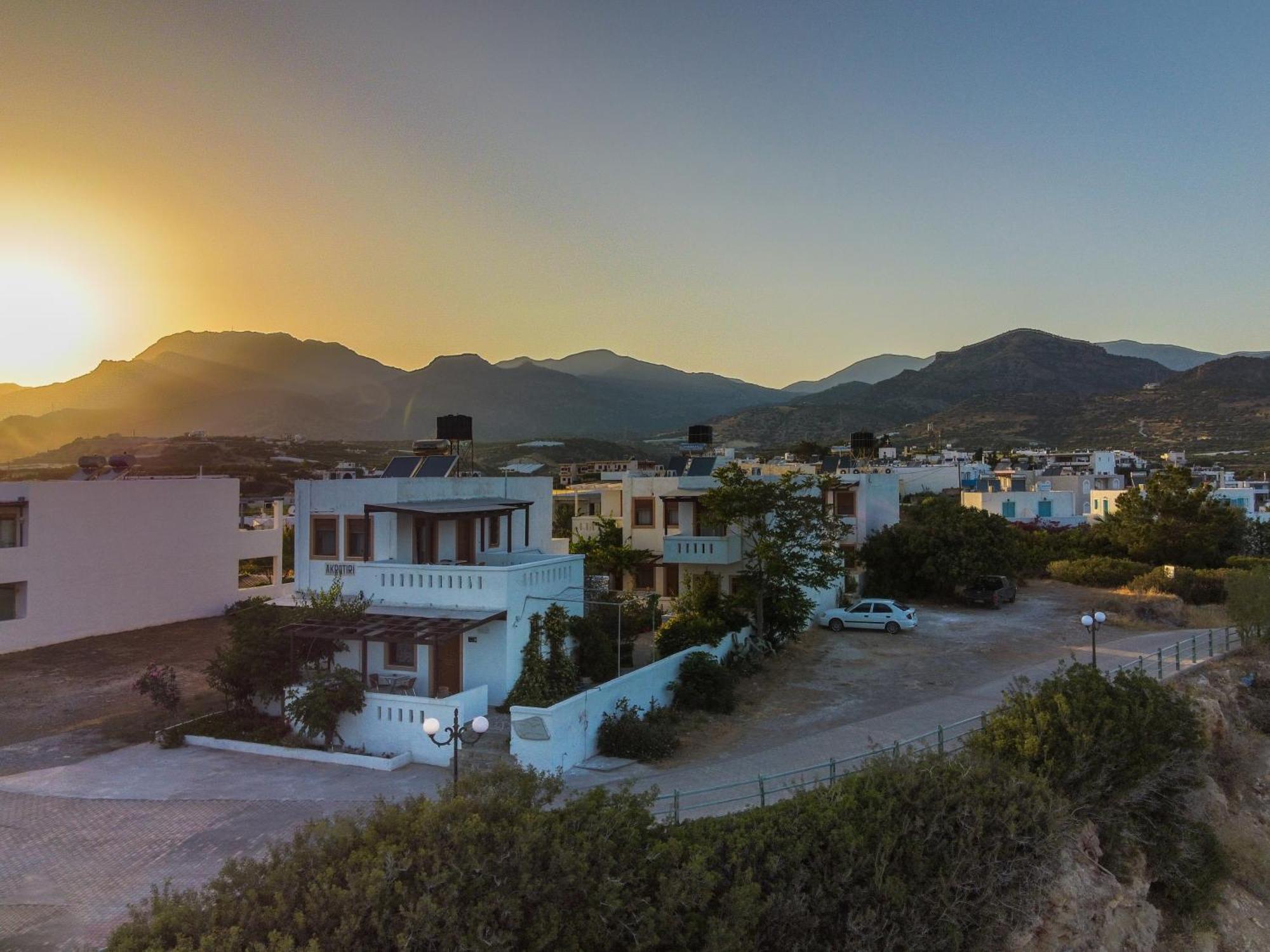 Akrotiri Apartments Makrýgialos 外观 照片