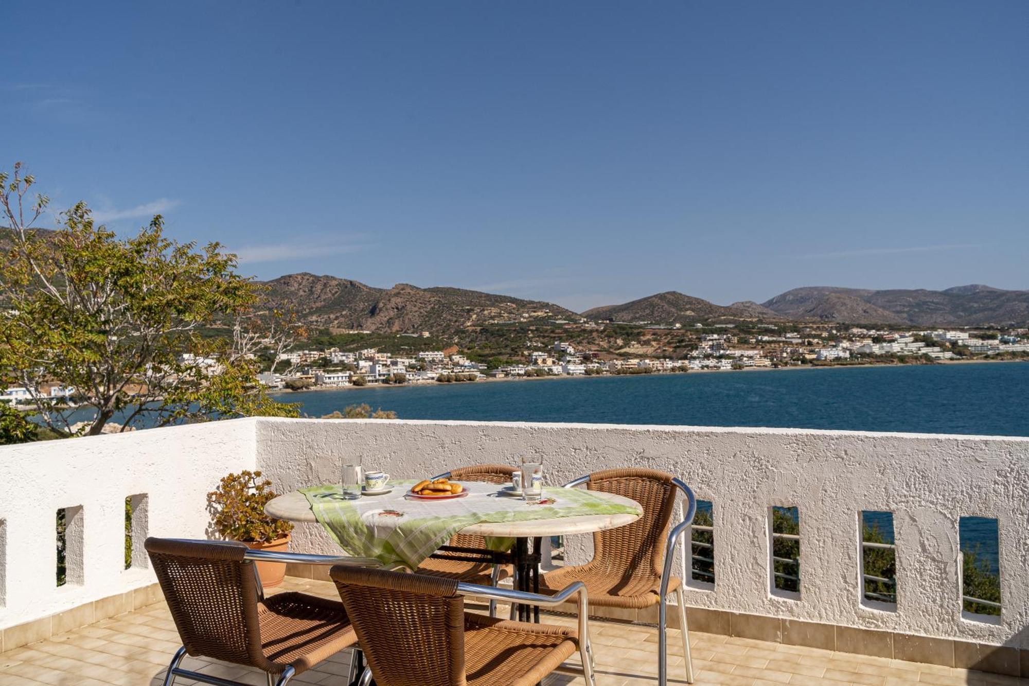 Akrotiri Apartments Makrýgialos 外观 照片