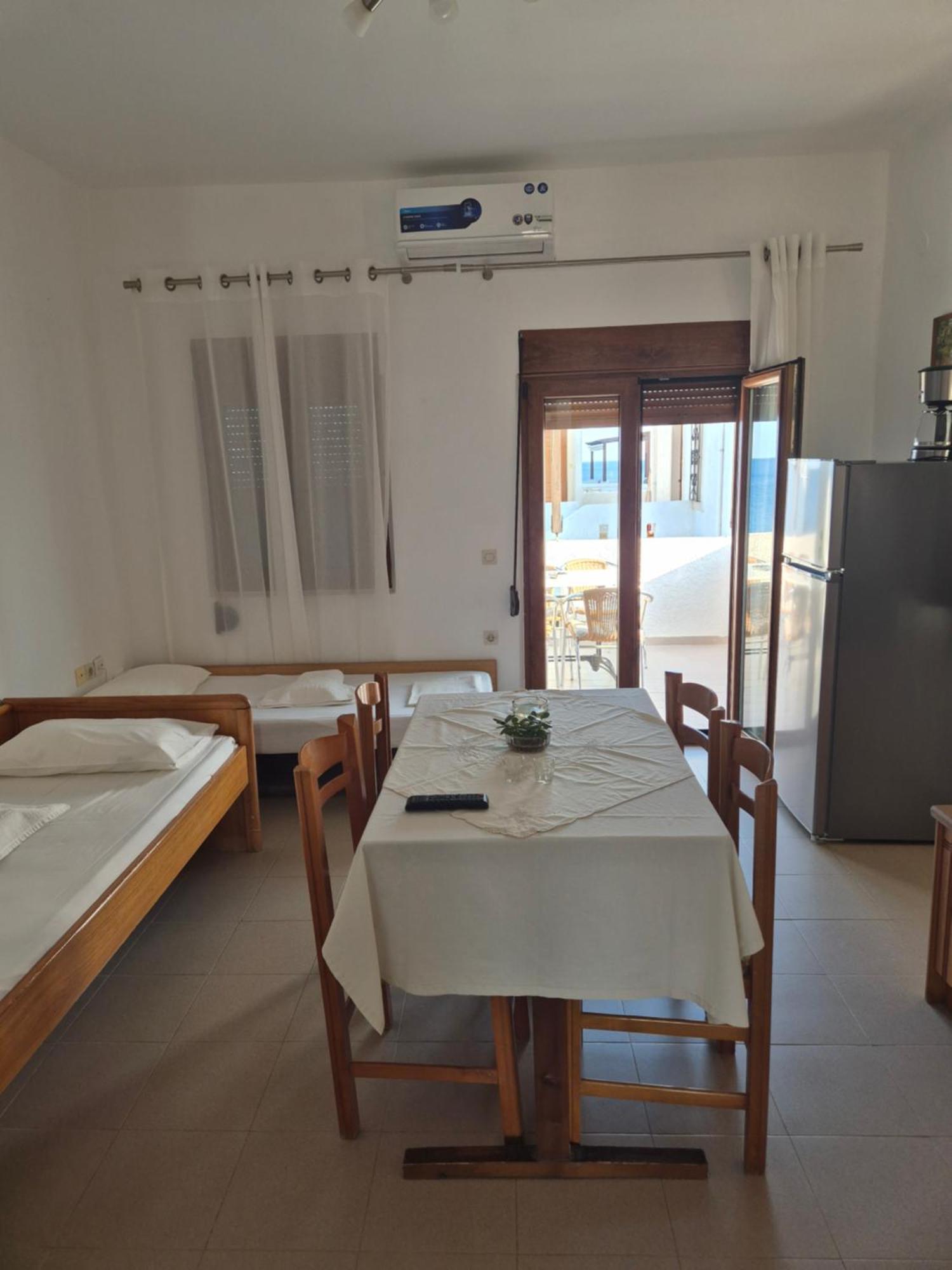 Akrotiri Apartments Makrýgialos 外观 照片