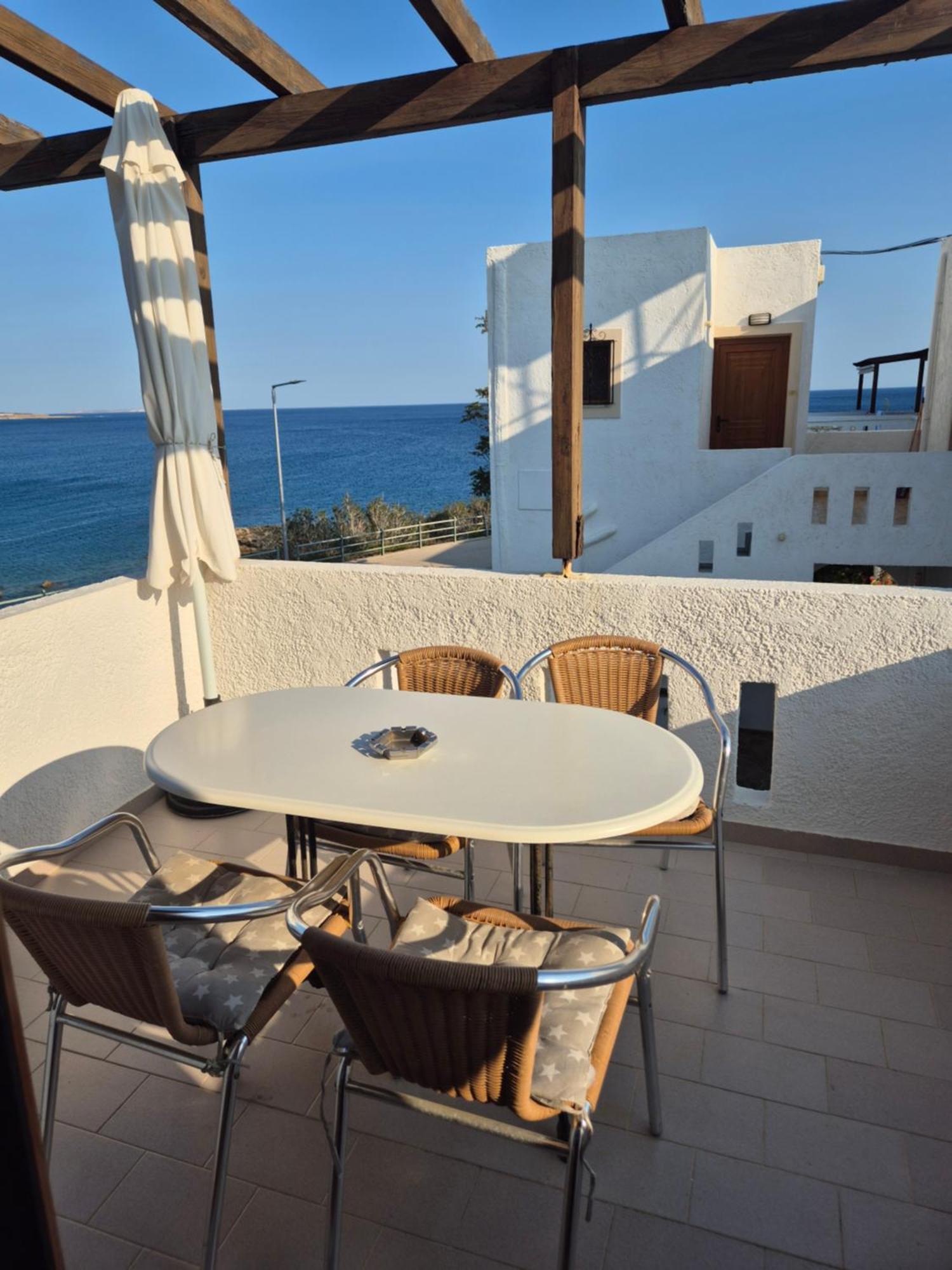 Akrotiri Apartments Makrýgialos 外观 照片